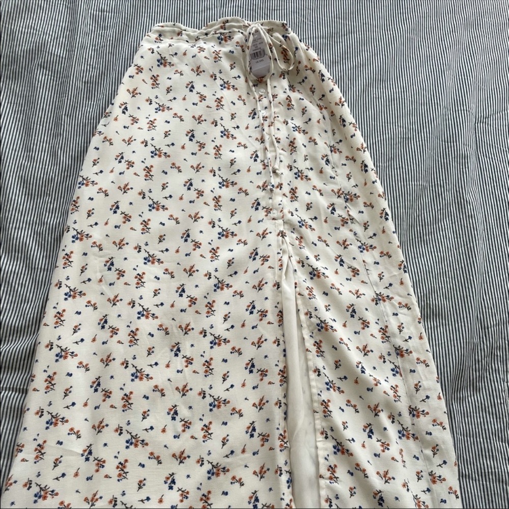 Maxi skirt with slit